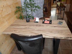 table en bois de zebrawood